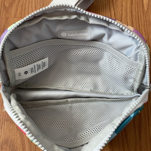 ❤️ Lululemon Checkered Moment Mini Multi/Vapor Everywhere Belt Bag NWT - Picture 6 of 6